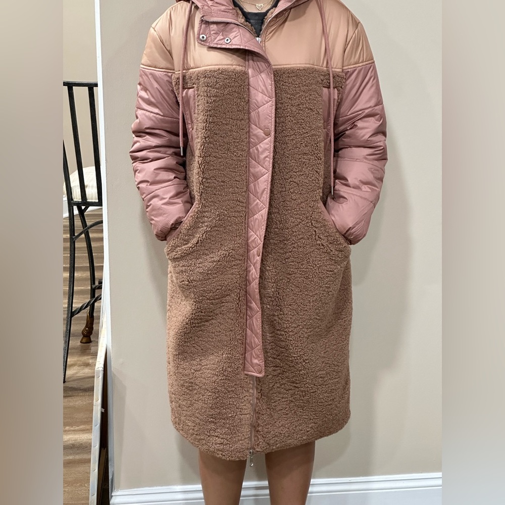 Never worn very warm coat! Doesn’t have tags but new!